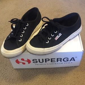 Women’s Superga sneakers black size 6 gently used